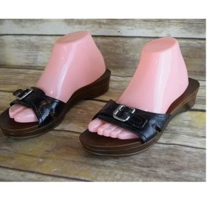 Patent leather Dr. Scholls Advanced Comfort clogs